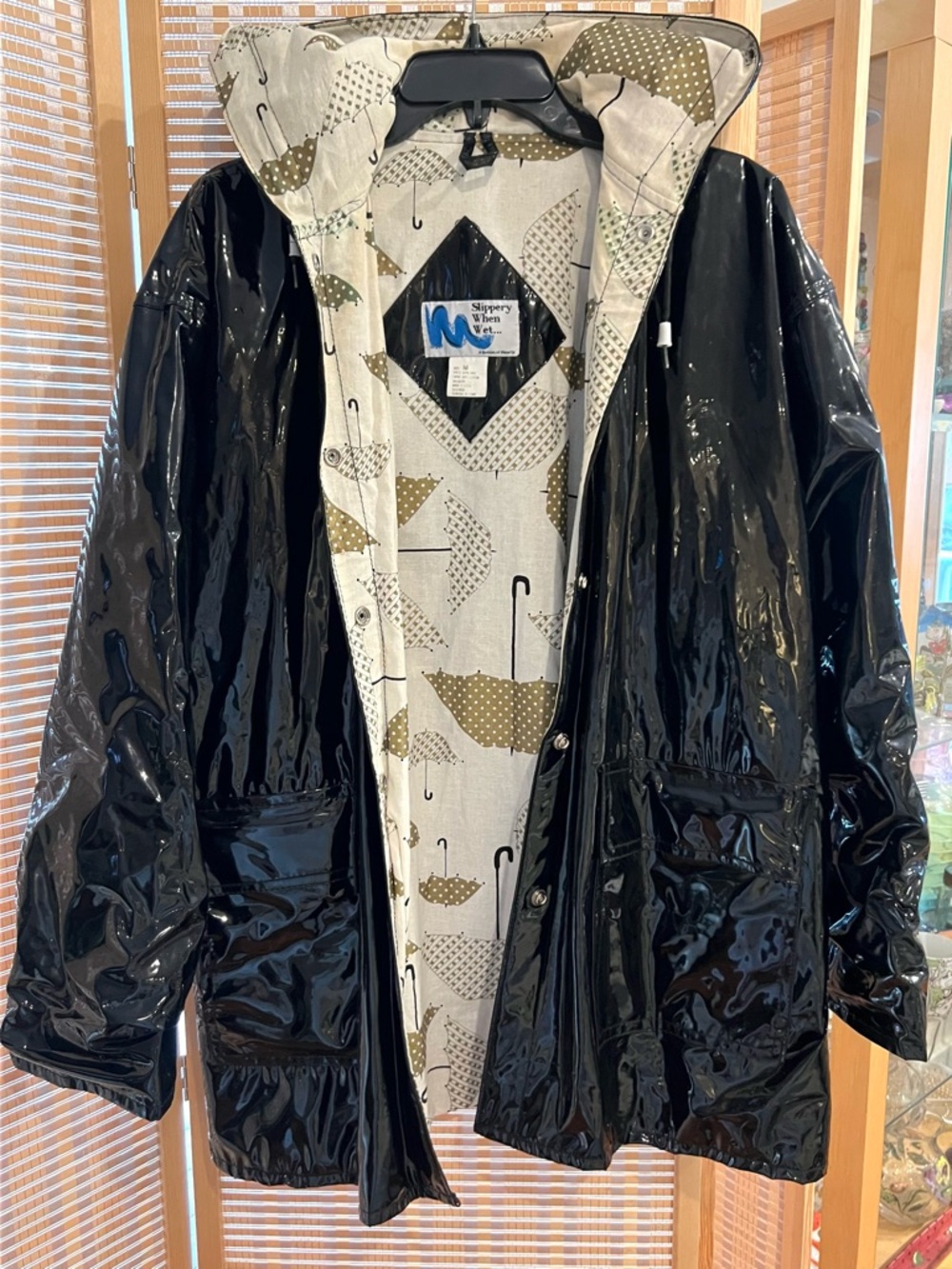 SLIPPERY WHEN WET Hooded Lined Black Vinyl 
Rain Coat M